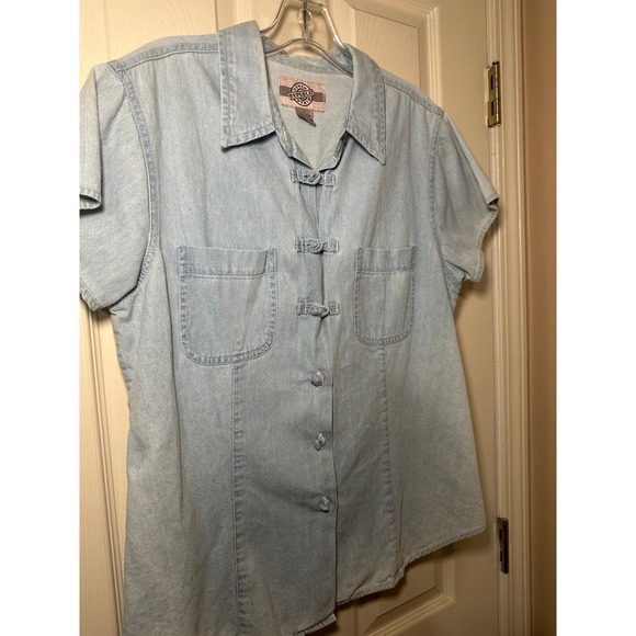 Vintage Denim Republic Denim knot style button-up shirt with a fitted type curva - Picture 2 of 9